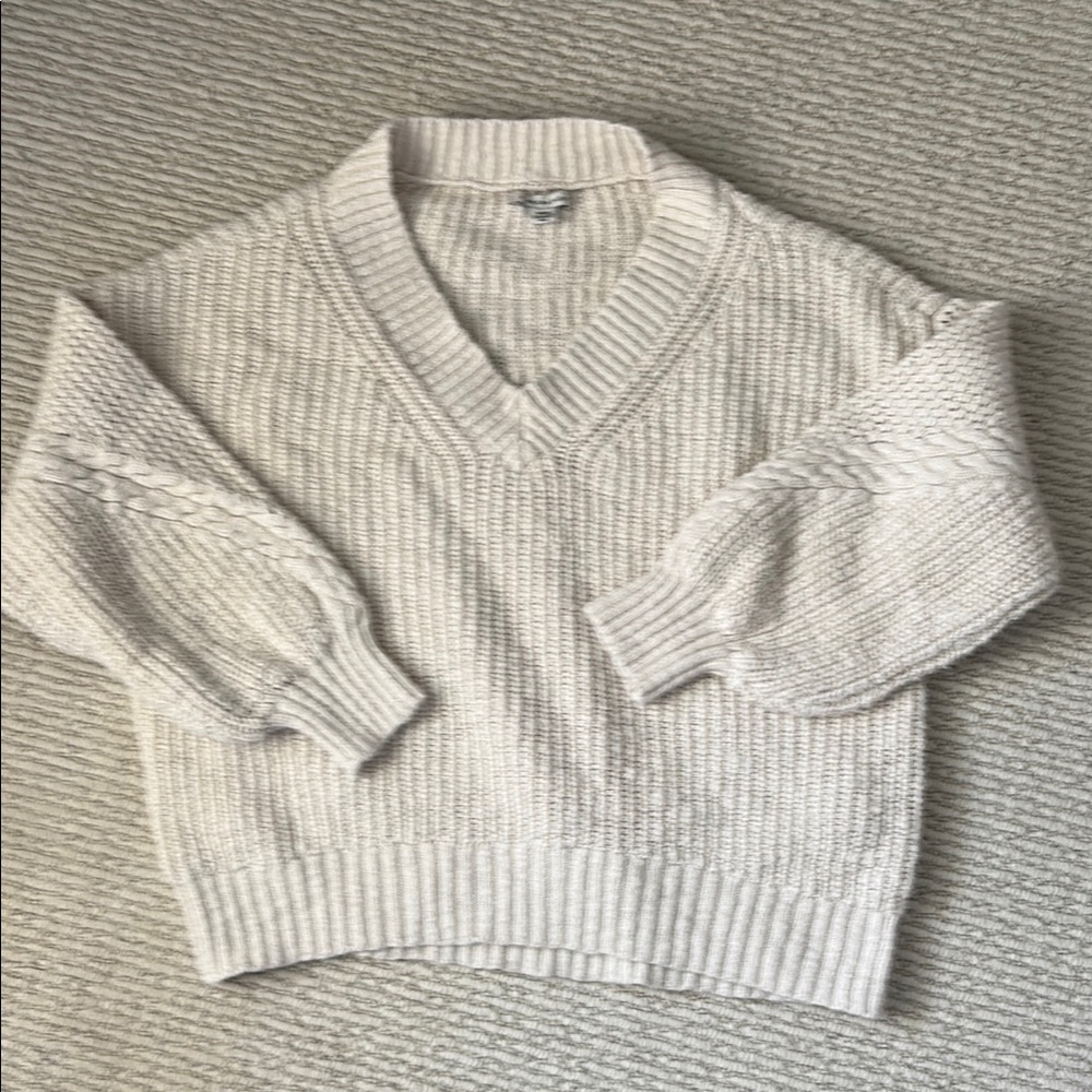 American Eagle Outfitters Cream V-Neck Sweater with Ribbed Texture